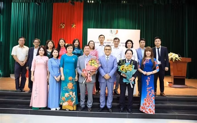 La nueva junta ejecutiva se presenta en el tercer congreso del capítulo de Hanói de la Asociación de Amistad Vietnam-Palestina. (Fotografía: VNA)