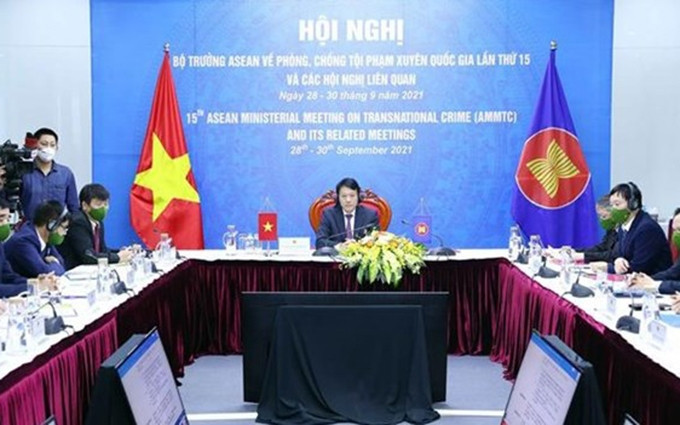 El teniente general Luong Tam Quang, viceministro de Seguridad Pública de Vietnam, interviene en la cita. (Fotografía: VNA)