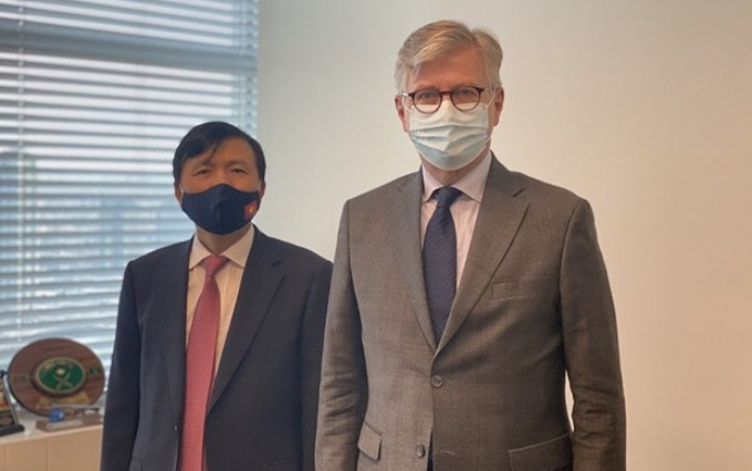  El subsecretario general de las Naciones Unidas (ONU) Jean Pierre Lacroix (D) y el embajador Dang Dinh Quy, jefe de la misión permanente de Vietnam ante la ONU (Fuente: Misión permanente de Vietnam ante las Naciones Unidas)