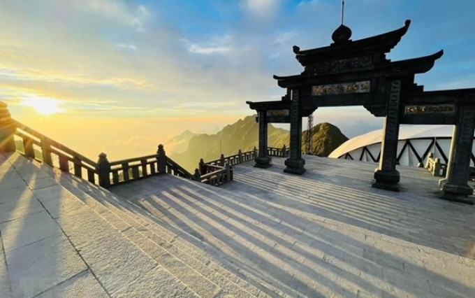  Escarcha adorna nuevamente cima del monte Fansipan en Vietnam.