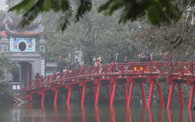 El puente de The Huc en Hanói. (Fotografía: VNA)