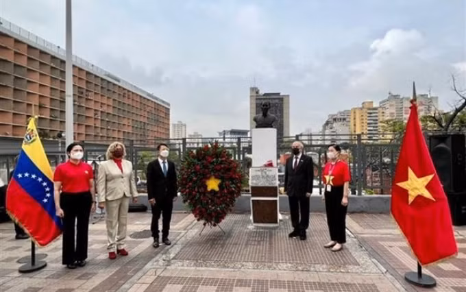  Celebran en Venezuela los 47 años de la Reunificación de Vietnam.
