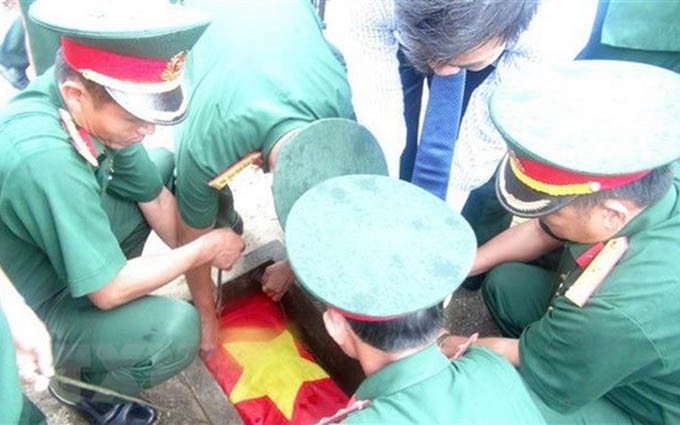 Rinden homenaje póstumo a internacionalistas vietnamitas caídos en Laos