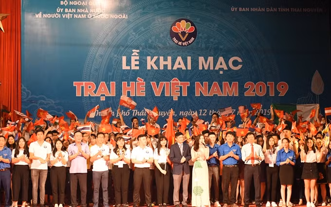 En la ceremonia de apertura del Campamento de Verano Vietnam 2019 en la ciudad de Thai Nguyen, de la provincia homónima. (Fotografía: qdnd.vn)