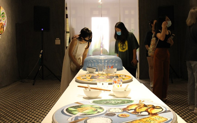 En la exposición. (Fotografía: VNA)