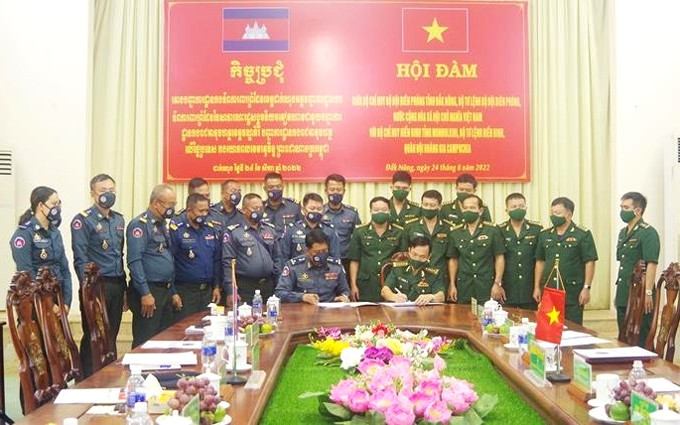 En la reunión. (Fotografía: baobienphong.com.vn)