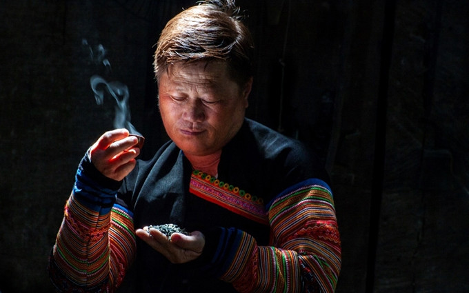 Vang A Khua, habitante de la aldea Ban Moi, en la comuna de Suoi Giang, provincia montañosa vietnamita de Yen Bai. 
