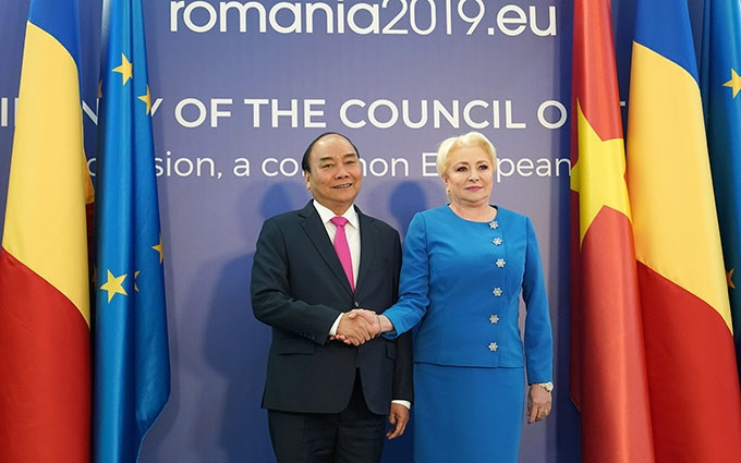 El primer ministro de Vietnam, Nguyen Xuan Phuc y su par rumana, Viorica Dancila. 