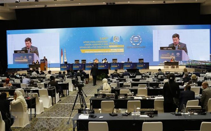 El jefe de la Comisión de Relaciones Exteriores de la Asamblea Nacional de Vietnam, Vu Hai Ha, habla en UIP-144. (Fotografía: VNA)