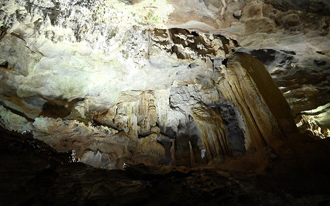 Diversas formas de estalactitas en Phong Nha.
