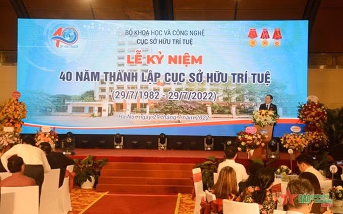 Dinh Huu Phi, jefe del Departamento de Propiedad Intelectual habla en el evento. (Fotografía: qdnd.vn)