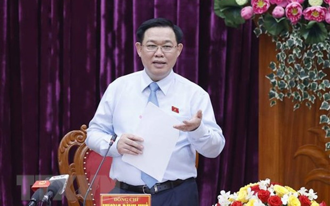 El presidente de la Asamblea Nacional de Vietnam, Vuong Dinh Hue, interviene en la reunión. (Fotografía: VNA)