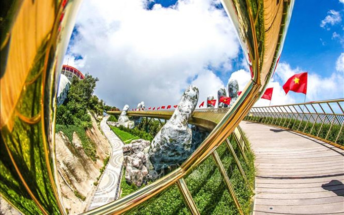 El Puente Dorado, una atracción turística en Da Nang. (Fotografía: VNA)