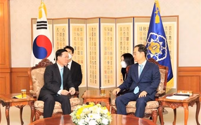 El primer ministro de Corea del Sur Han, Duck-soo recibr a Vo Van Thuong, miembro permanente del Secretariado del Comité Central del Partido Comunista de Vietnam. (Fotografía: VNA)