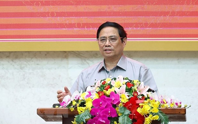 El primer ministro de Vietnam, Pham Minh Chinh, habla en la reunión. (Fotografía: VNA)