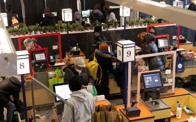 En un supermercado en Manhattan, Nueva York, Estados Unidos (Foto tomado el 28 de marzo de 2022, Reuters)