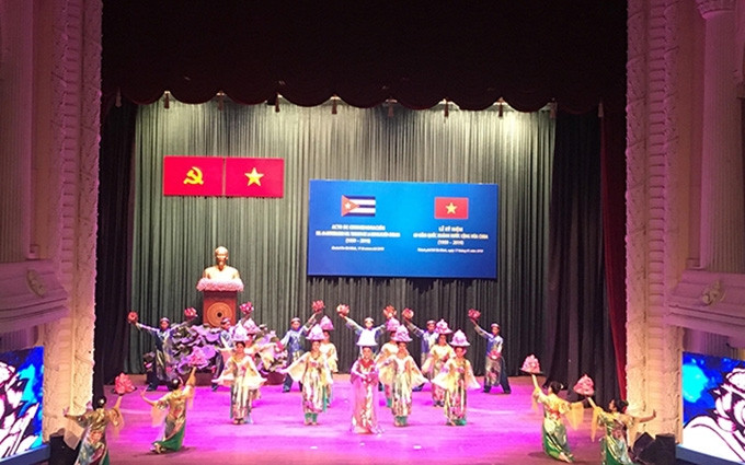 La ceremonia de conmemorar el 60 aniversario del Triunfo de la Revolución cubana se efectúa en Ciudad Ho Chi Minh.