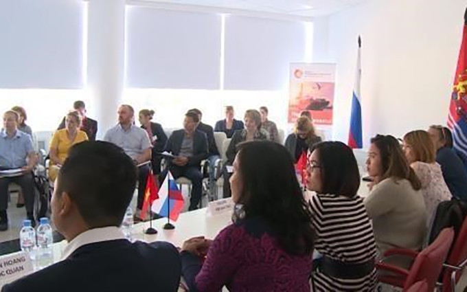 Participantes en el seminario. (Fotografía: VNA)