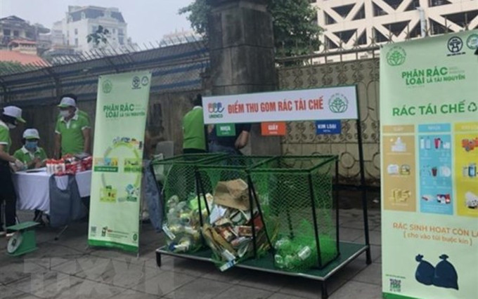 Un punto de cambio de basura en Hanói. (Fotografía: VNA)