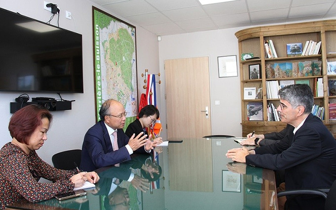 En la reunión. (Fotografía: baoquocte.vn)