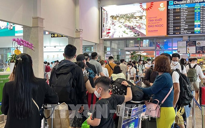 Viajeros en el aeropuerto internacional Tan Son Nhat (Foto: VNA)