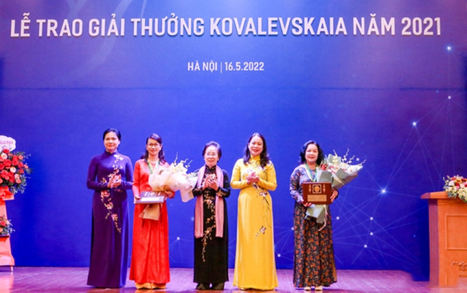 Entregan premio Kovalevskaia 2021 a destacadas científicas vietnamitas
