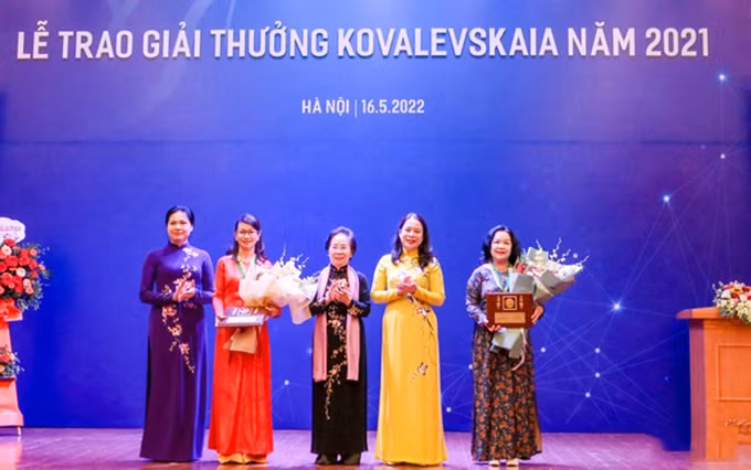 Entregan premio Kovalevskaia 2021 a destacadas científicas vietnamitas