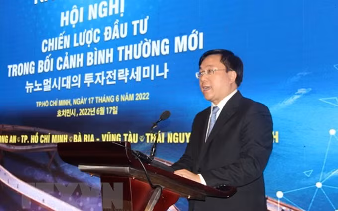 Tran Duy Dong, viceministro vietnamita de Planificación e Inversiones, habla en la cita. (Fotografía: VNA) 