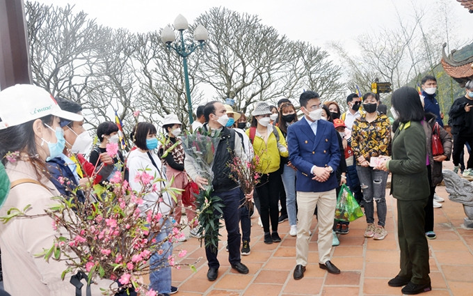 Turistas en el complejo de Yen Tu, Quang Ninh. (Fotografía: baoquangninh.com.vn)