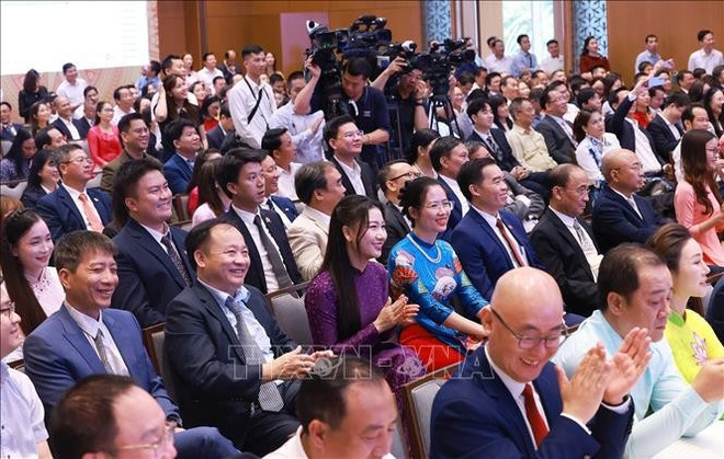 Delegados en un seminario sobre desarrollo de la economía privada. (Foto: VNA) Delegados en un seminario sobre desarrollo de la economía privada. (Foto: VNA)