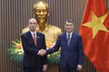 El primer ministro de Vietnam, Le Minh Hung, y el embajador de La Habana en Hanói, Rogelio Polanco Fuentes.