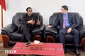 El encargado de negocios de Vietnam en Timor Oriental, Pham Binh Dam, y el ministro de Justicia de Timor Leste, Sérgio de Jesus Fernandes da Costa Hornai. (Foto: VNA)