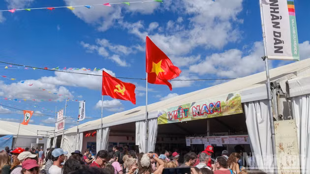 [Fotos] Exponen memoria y aspiraciones de Vietnam en 91º Festival del diario francés L’Humanité