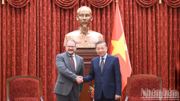 [Foto] Máximo dirigente de Vietnam recibe al dirigente de Qualcomm
