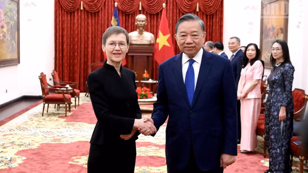 El secretario general del PCV y presidente de Vietnam, To Lam, y la primera ministra del Principado de Liechtenstein, Brigitte Haas. (Foto: Dang Khoa)