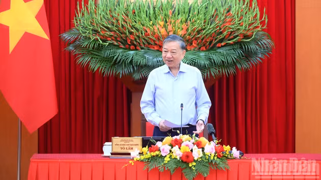 El secretario general del PCV y presidente de Vietnam, To Lam, preside la segunda reunión del Comité Directivo encargado de resumir los 100 años de liderazgo del Partido en la revolución vietnamita. 