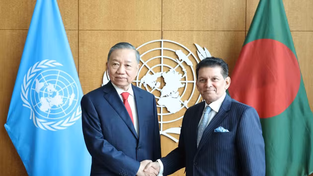 El secretario general del PCV y presidente de Vietnam, To Lam, durante el encuentro con el presidente de la Asamblea General de las Naciones Unidas en su 81º período de sesiones, Khalilur Rahman. (Foto: Thong Nhat/VNA)