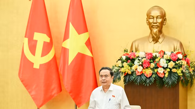 El secretario del Comité del Partido y presidente de la Asamblea Nacional vietnamita, Tran Thanh Man, habla en el acto (Foto: Duy Linh)