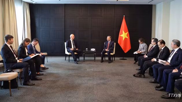 [Foto] Máximo dirigente vietnamita recibe a líderes de grandes empresas rusas