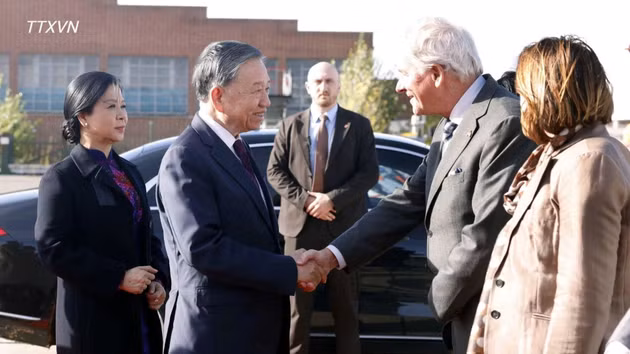 Autoridades belgas despiden al secretario general del Partido Comunista y presidente de Vietnam, To Lam, y a su esposa, Ngo Phuong Ly, en el aeropuerto militar de Melsbroek, Bruselas. (Foto: VNA)