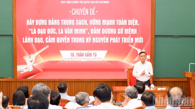 [Foto] Dirigente partidista vietnamita aborda consolidacion de conocimientos para miembros del XIV Comité Central del PCV
