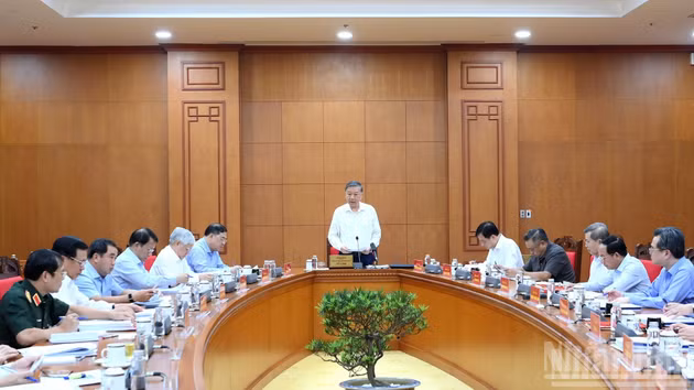 [Foto] Máximo dirigente vietnamita se reúne con Comisión de Política y Estrategia del Comité Central del PCV