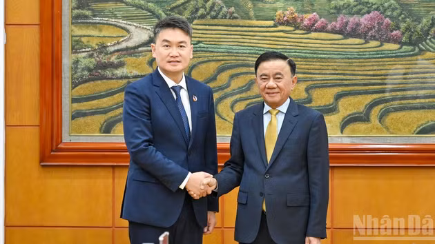 [Foto] Dirigente partidista de Vietnam recibe a delegación de la Unión de la Juventud Revolucionaria de Laos