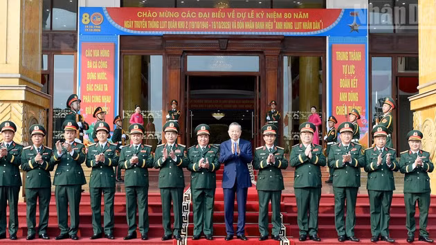 Asistentes a la ceremonia. (Dang Khoa/nhandan.vn)