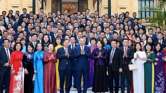 [Foto] Máximo dirigente vietnamita se reúne con representantes de empresas destacadas