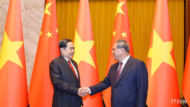 [Foto] Líder legislativo de Vietnam se reúne con premier chino 