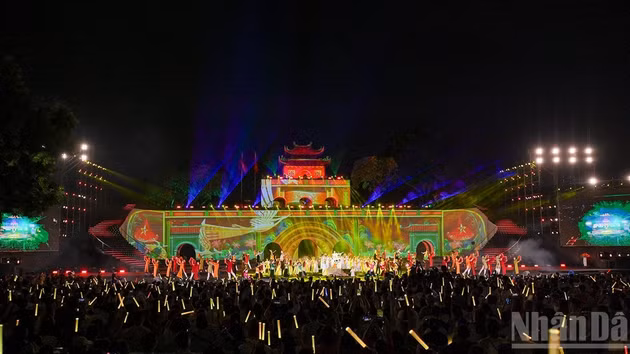 Espectáculo de luces en la ceremonia de clausura. (Foto: The Dai)