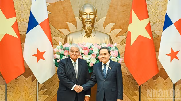 El titular de la Asamblea Nacional de Vietnam, Thanh Thanh Man, sostiene conversaciones con el presidente de Panamá, José Raúl Mulino. (Foto: Duy Linh)