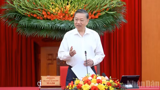 El secretario general del Partido Comunista y presidente de Vietnam, To Lam, dirige la reunión.