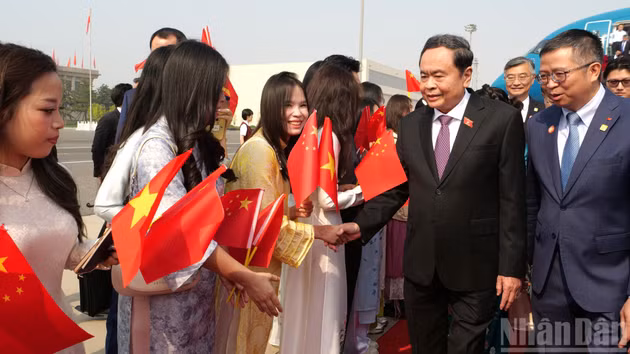 El presidente de la Asamblea Nacional de Vietnam, Tran Thanh Man, inicia una visita oficial a China.